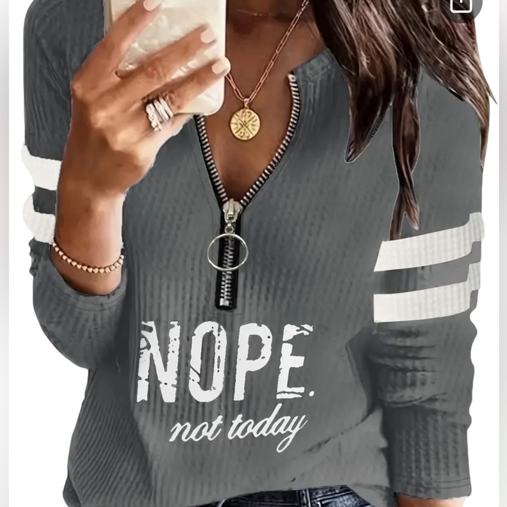 Amazon - NWOT - Ribbed Graphic Shirt